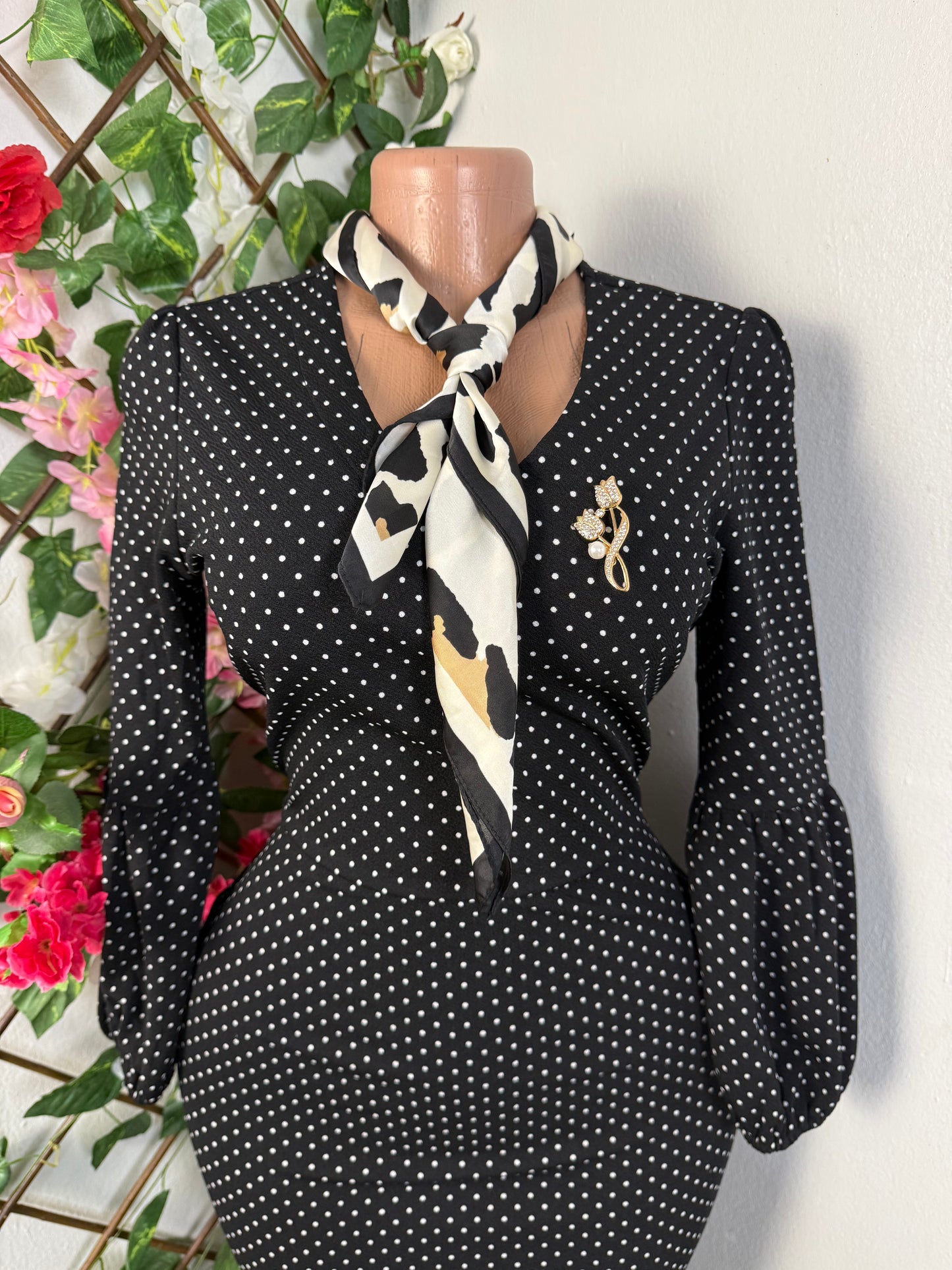 Robe moulante colle en v et manche longue