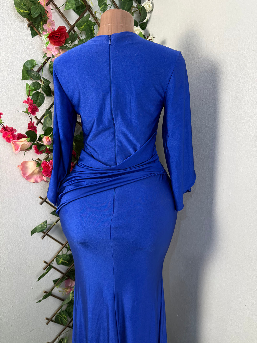 Robe sirene a longue manche, colle en v et drapee en arrière - Perluna Store