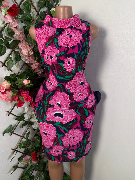 Robe fleurie elegante a colle montant