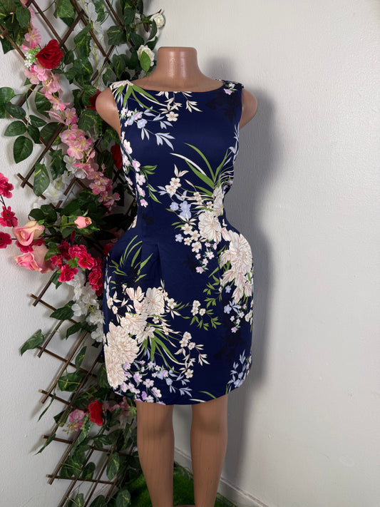 Robe évasée sans manche avec rond