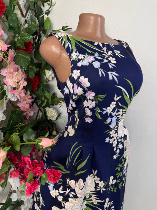 Robe évasée sans manche avec rond