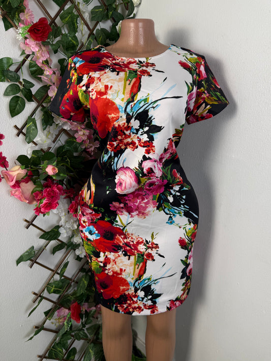 Robe moulante fleurie mi longue a courte manche