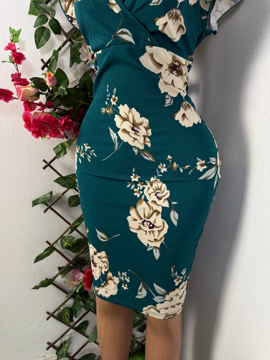 Robe moulante fleurie sans manche