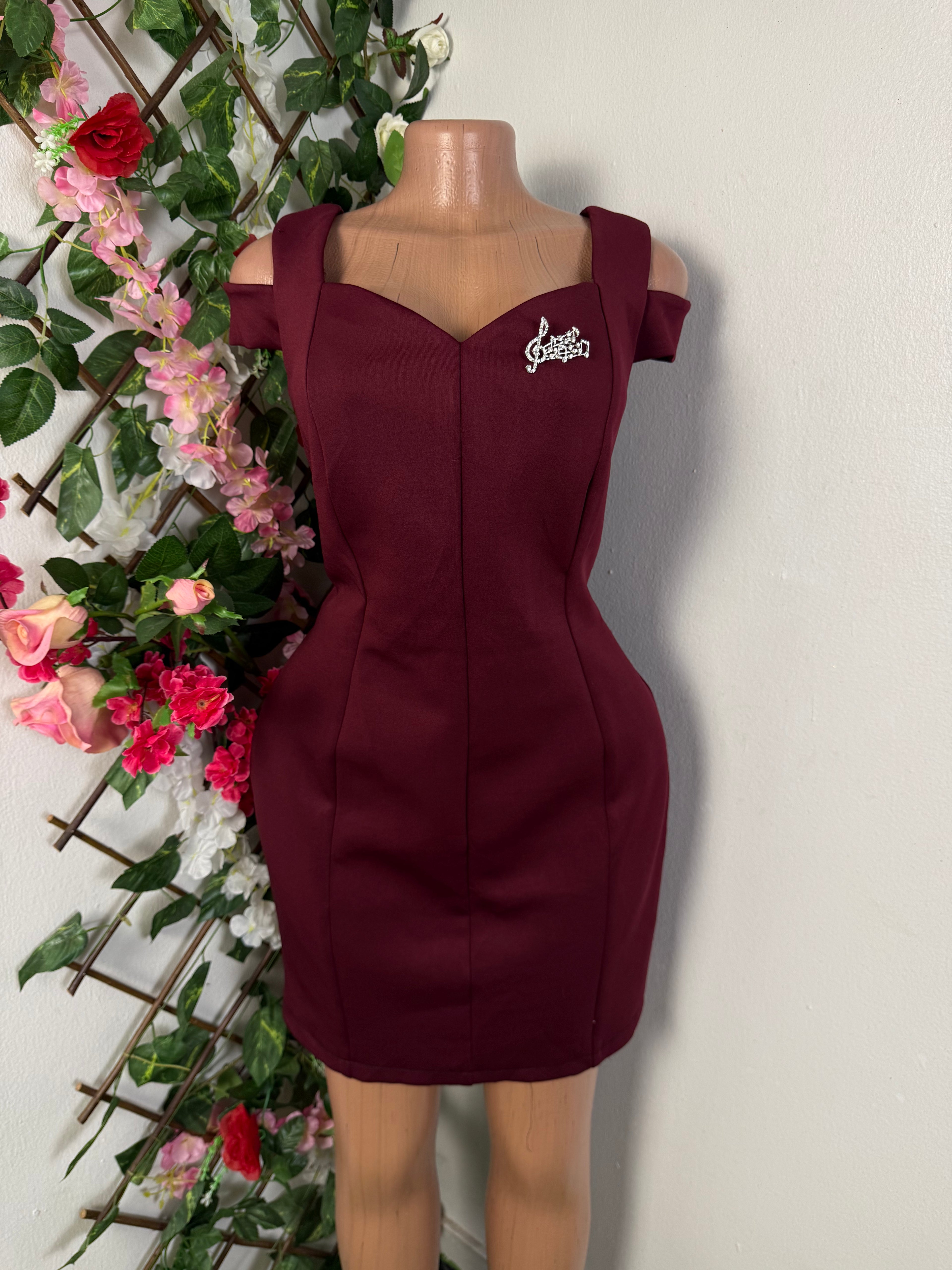 Robe courte évasée sans manche colle en coeur