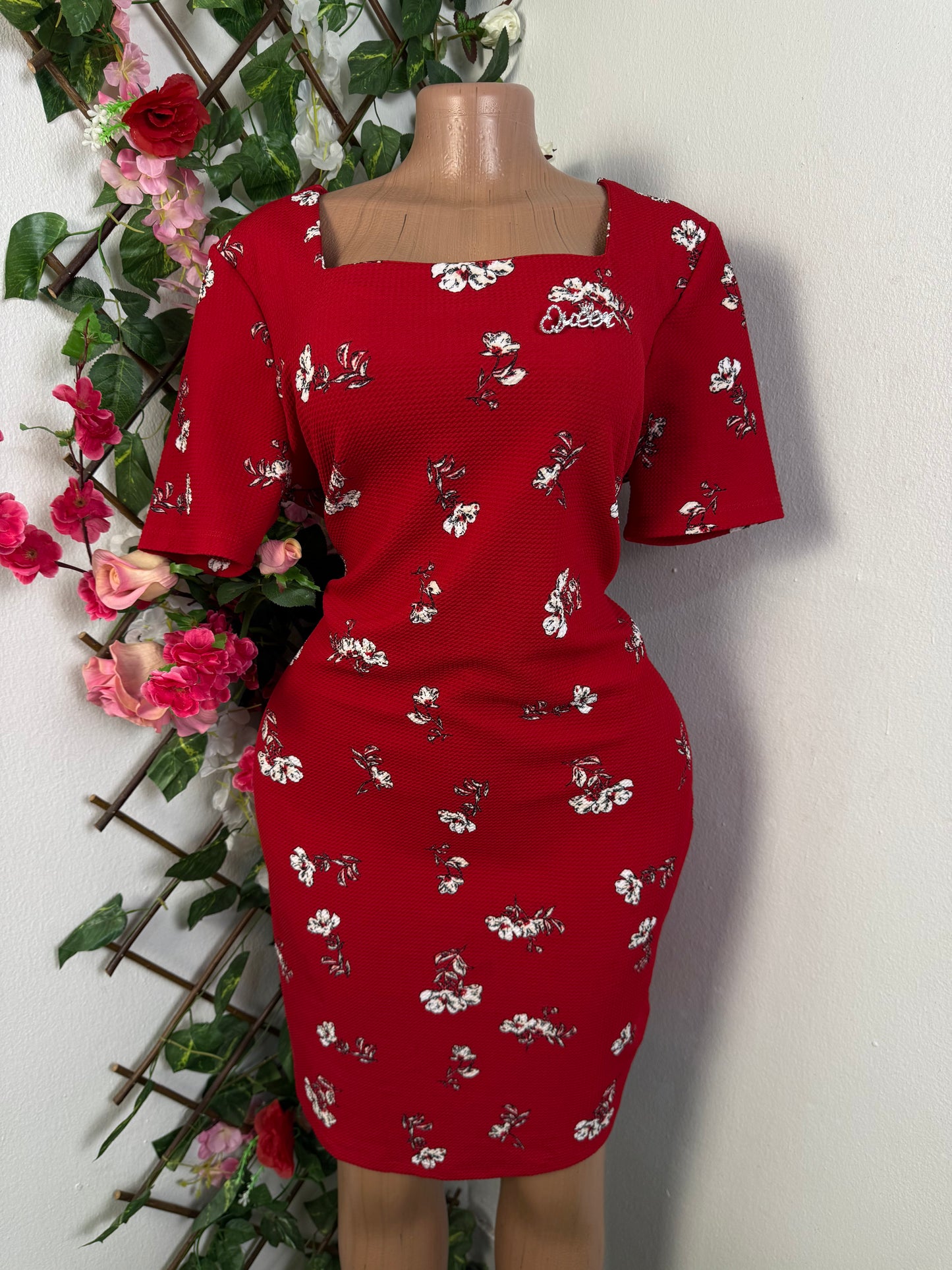 Robe moulante à col carré: allure sexy garantie! - Perluna Store - kinshasa