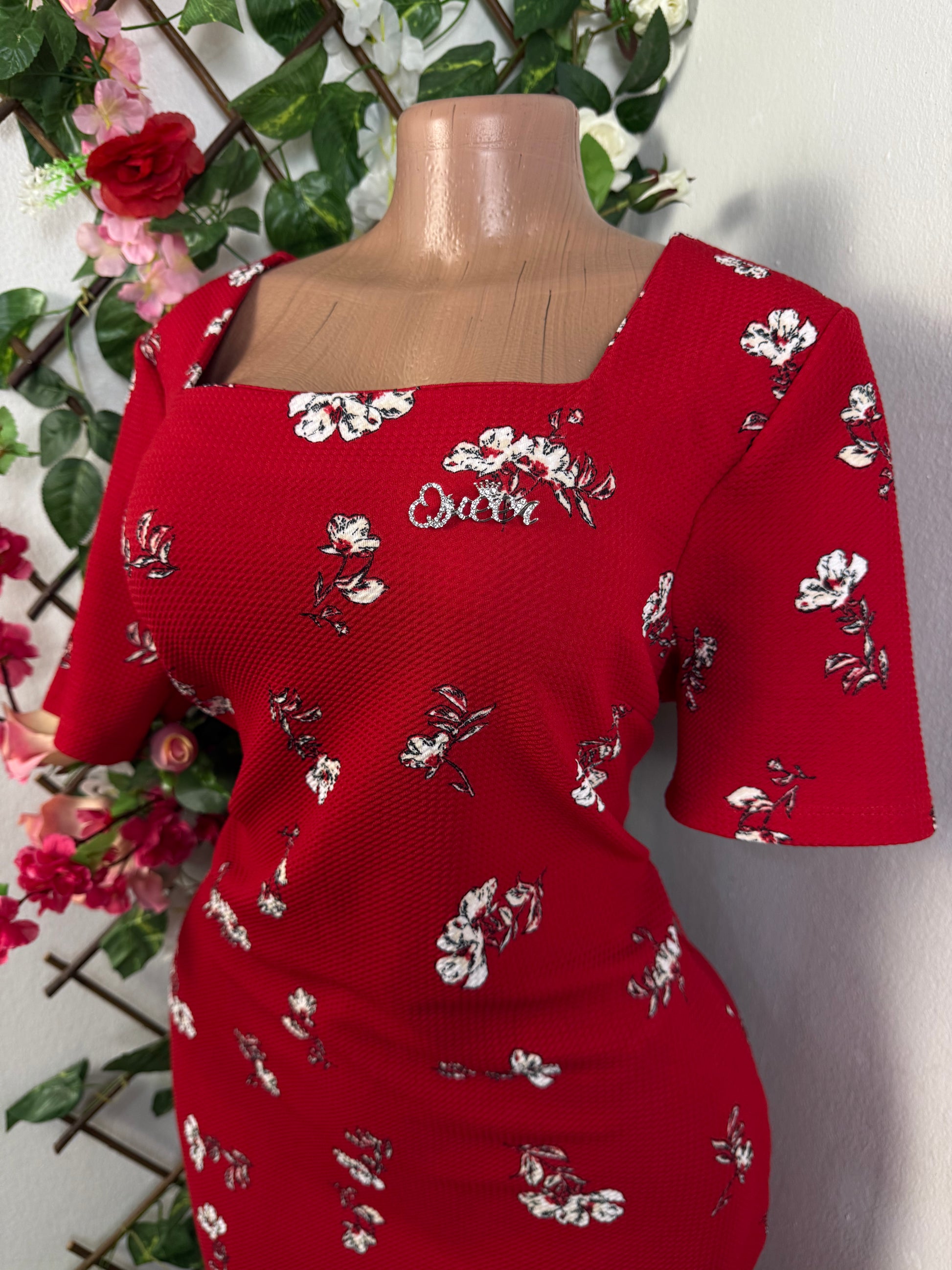 Robe moulante à col carré: allure sexy garantie! - Perluna Store - kinshasa