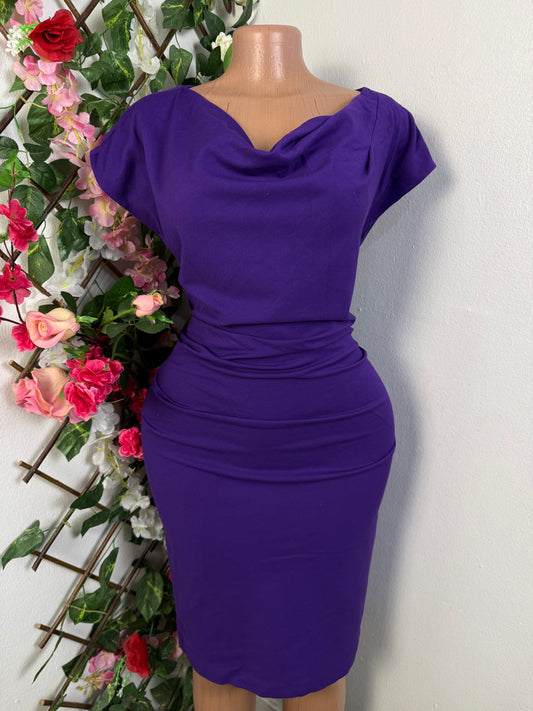 Robe moulante à décolleté drapée - Perluna Store - kinshasa