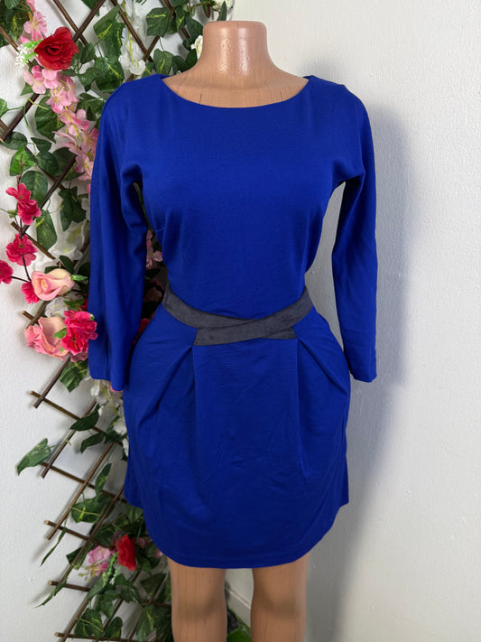 Robe courte évasée manche longue - Perluna Store - kinshasa