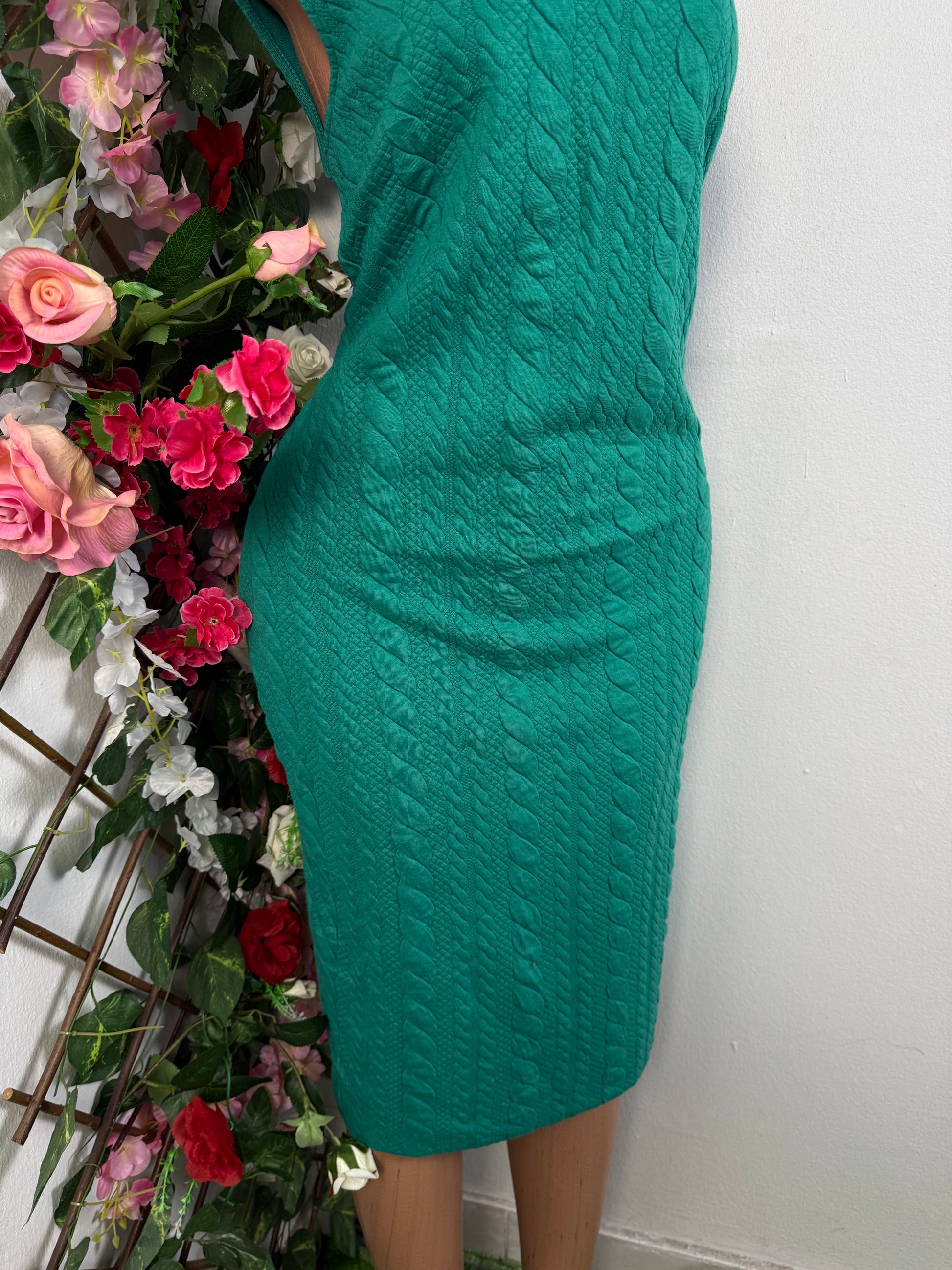 Robe moulante sexy sans manche, silhouette parfaite - Perluna Store - kinshasa