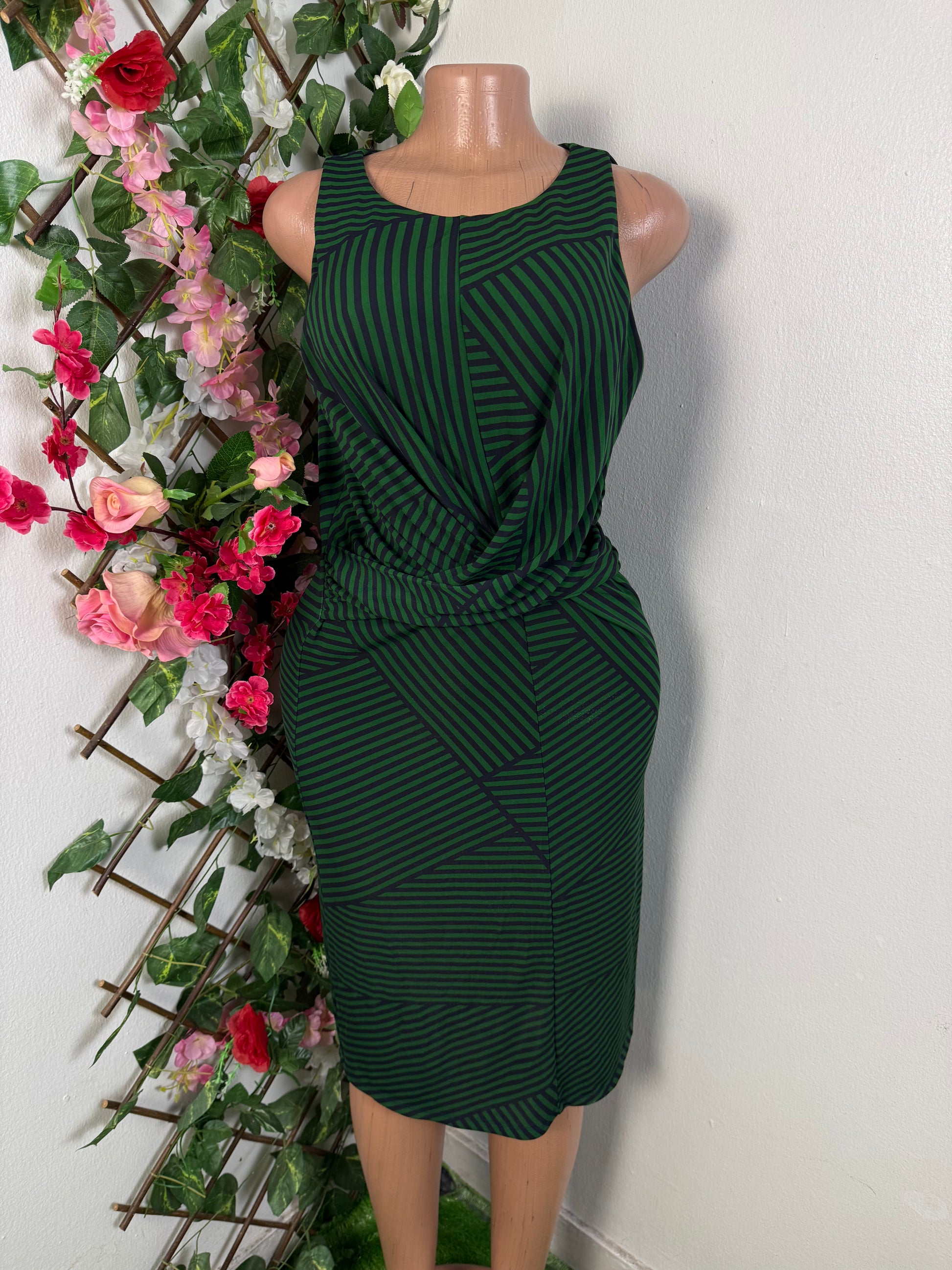 Robe moulante damier : le motif tendance de la saison - Perluna Store - kinshasa