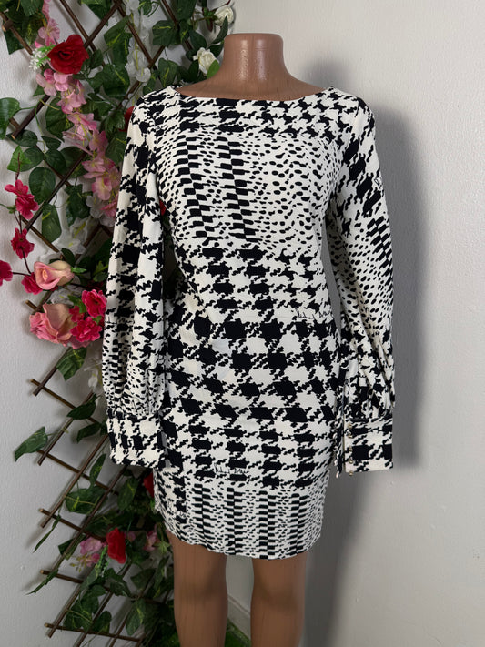 Robe droite a bouton manchette