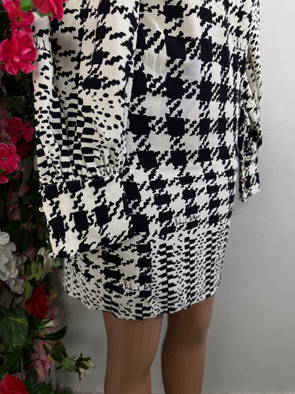 Robe droite a bouton manchette