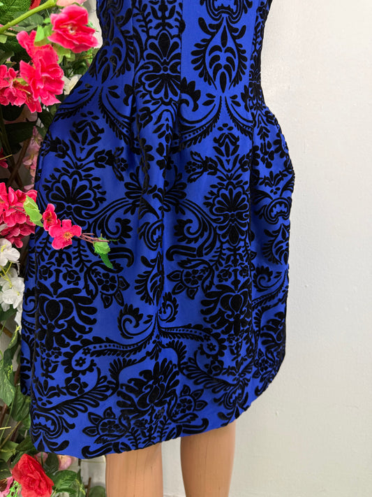 Robe évasée avec broderie en velours