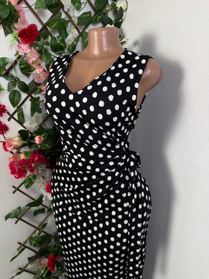 Robe simple a point noir sans manche