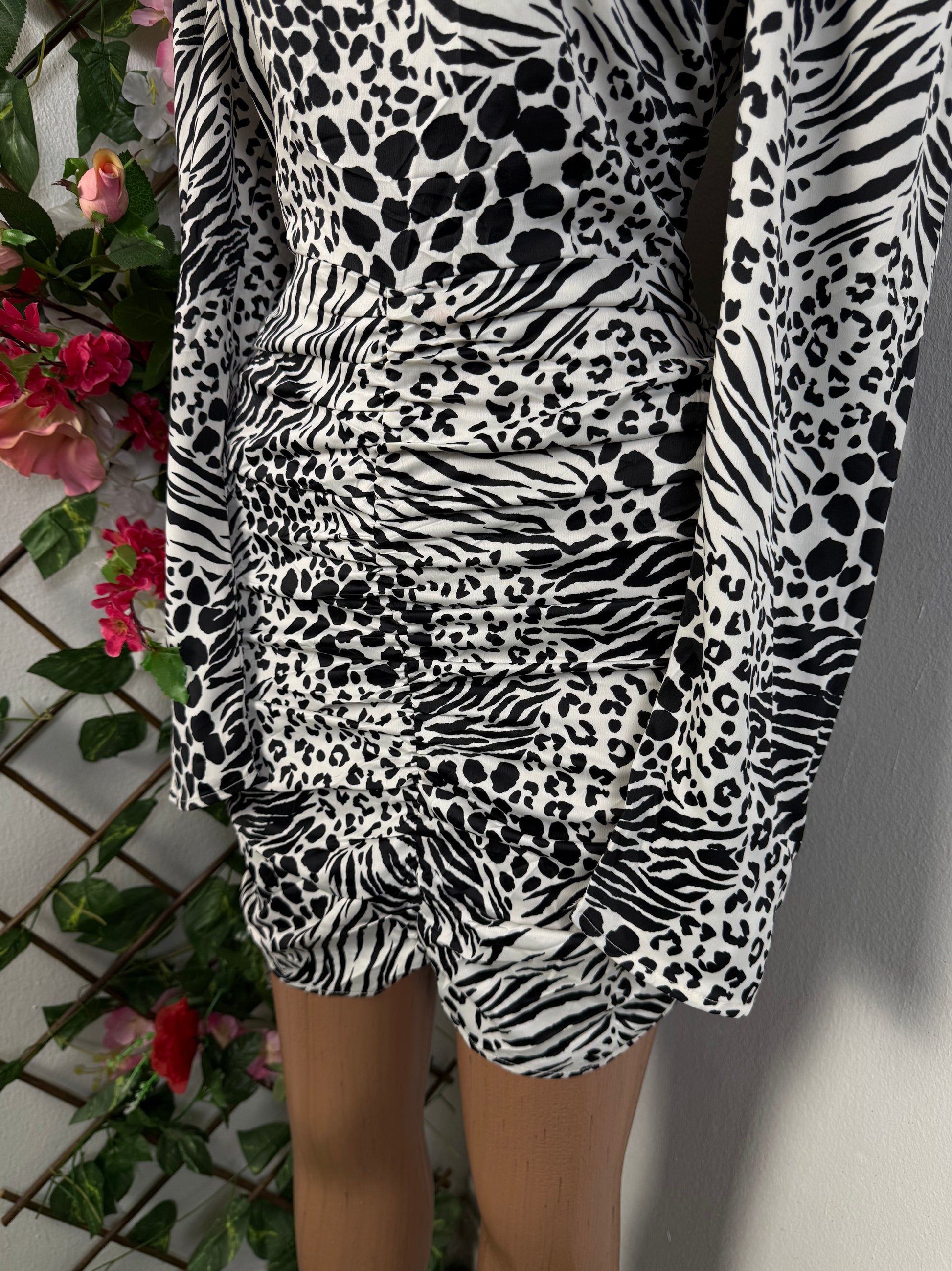 Robe moulante zébrée, courte et tendance - Perluna Store - kinshasa