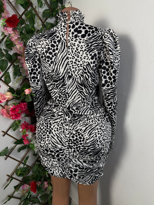 Robe moulante zébrée, courte et tendance - Perluna Store - kinshasa