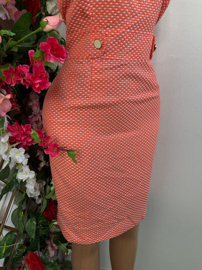 Robe tailleur sans manche à bouton