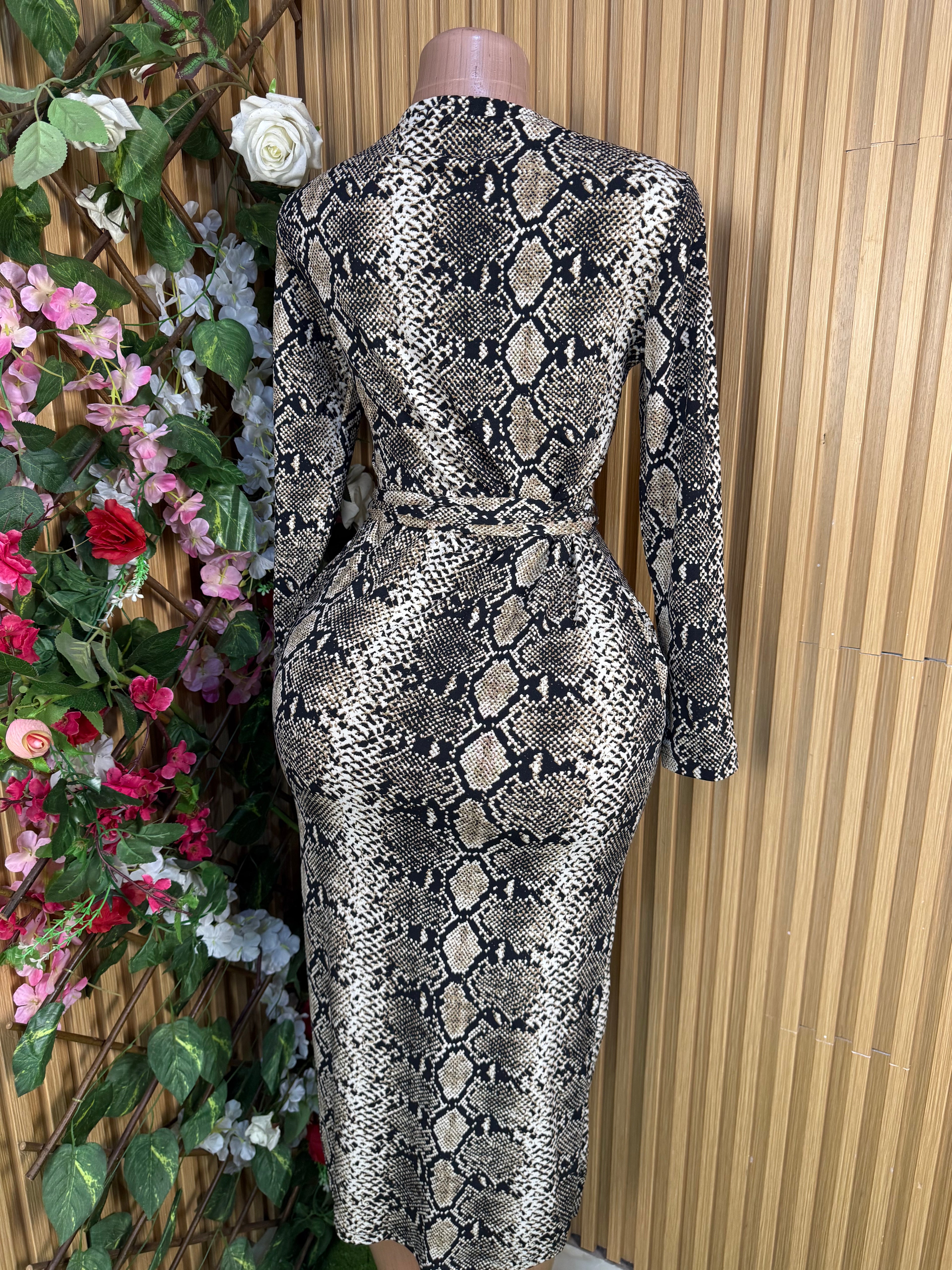 Robe moulante mi-longue manches longues motif python-S