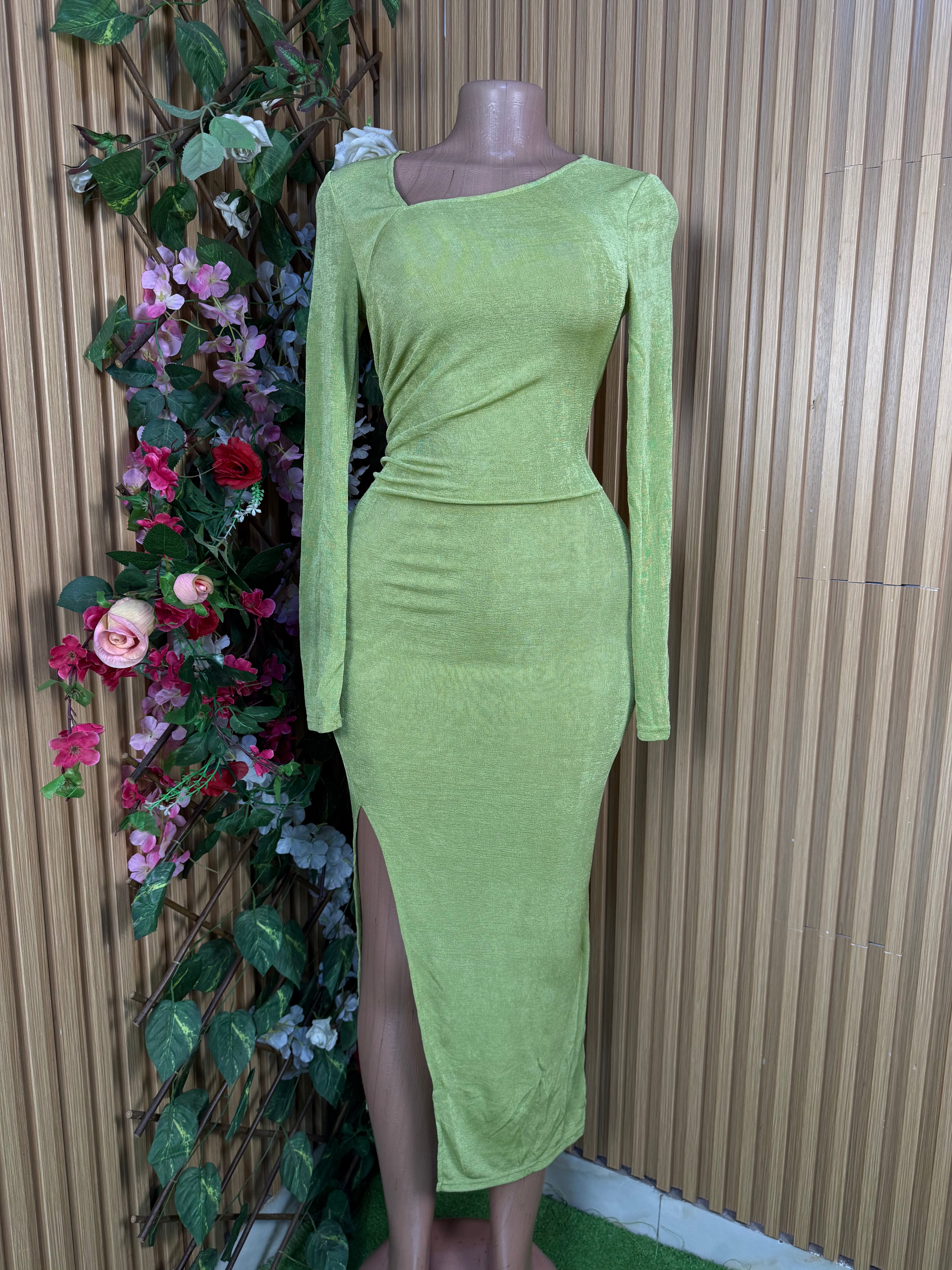 Robe moulante longue manches longues avec fente-S