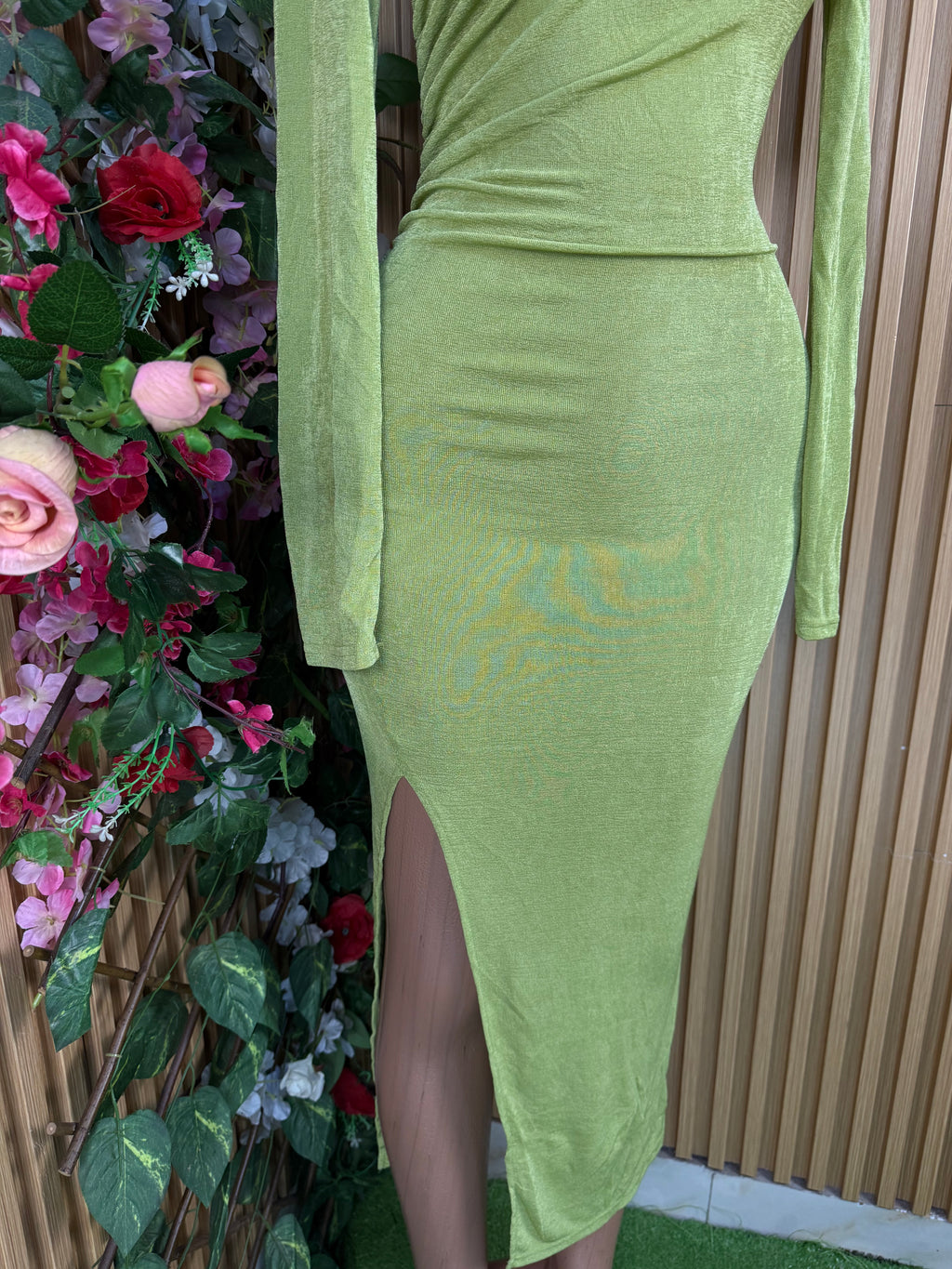 Robe moulante longue manches longues avec fente-S