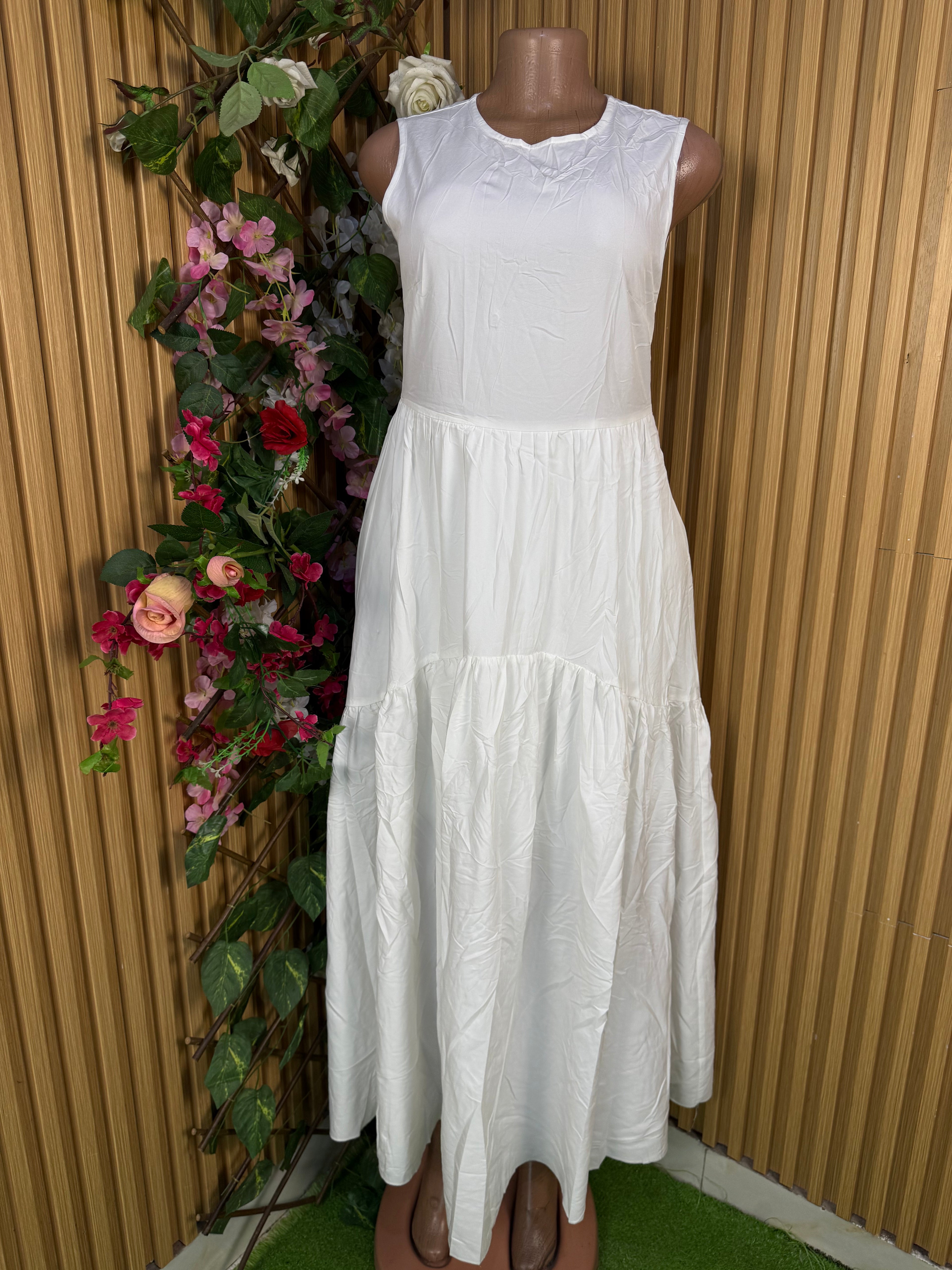 Robe évasée longue sans manches décollétée-S