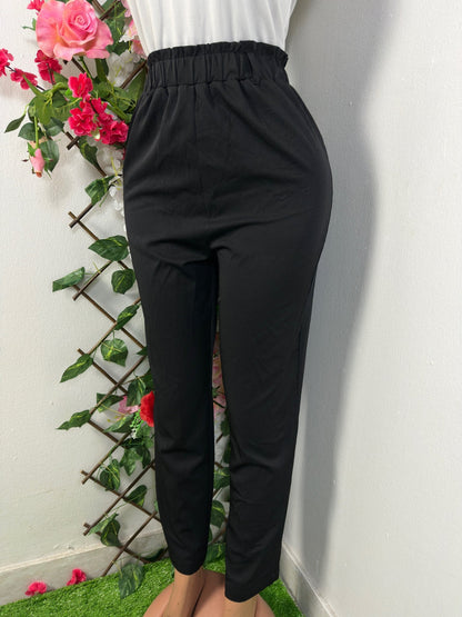 Combinaison élégante à longue jambe ajusté avec un décolleté en halter fendu au dos - Perluna Store - kinshasa