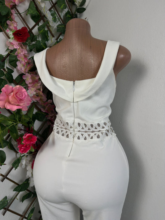 Combinaison moulante longue à jambe évasé avec long décolleté ouvert suspendu en arrière - Perluna Store - kinshasa