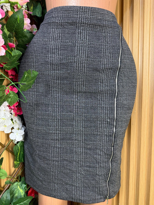 Jupe droite couleur grise avec une ligne blanche - Perluna Store