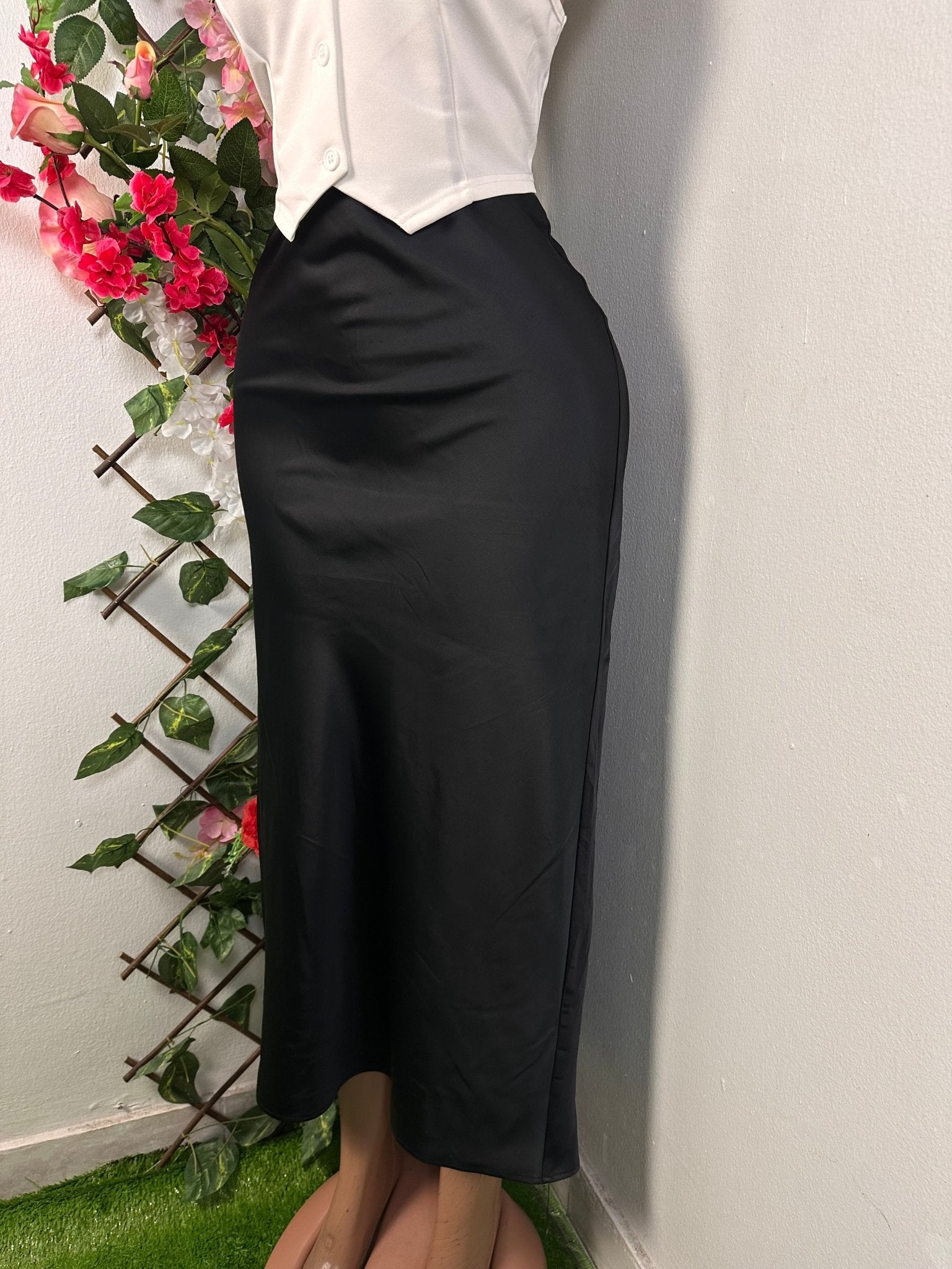 Jupe en satin longue couleur noir, élégant - Perluna Store - kinshasa
