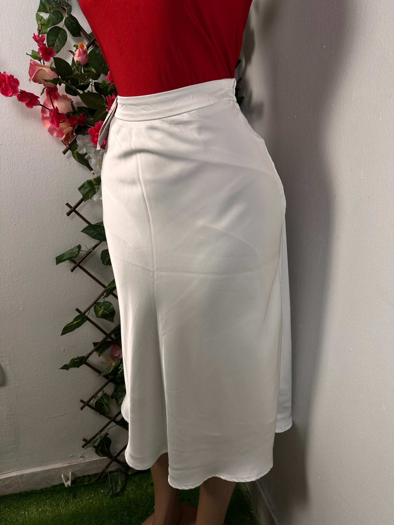 Jupe en satin longue couleur noir, élégant - Perluna Store - kinshasa