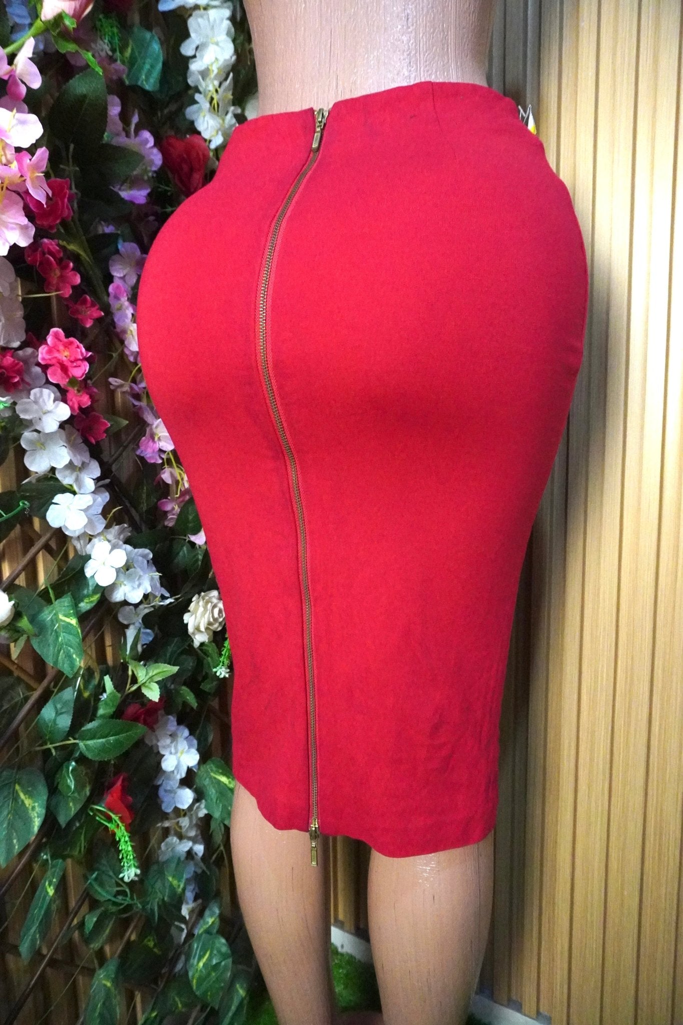 Jupe moulante couleur rouge avec tirette-S - Perluna Store