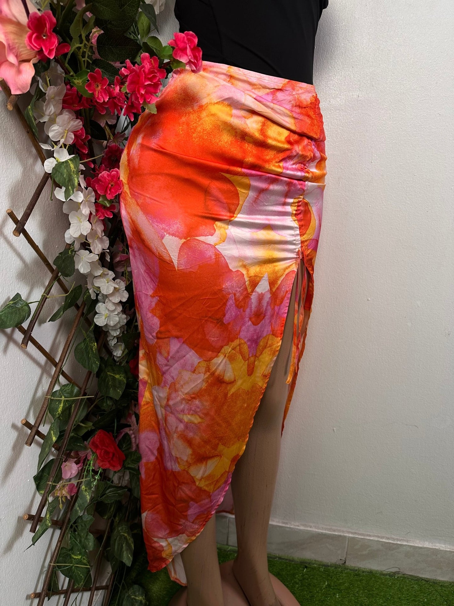 Jupe moulante en satin mi longue à fente réglable - Perluna Store - kinshasa