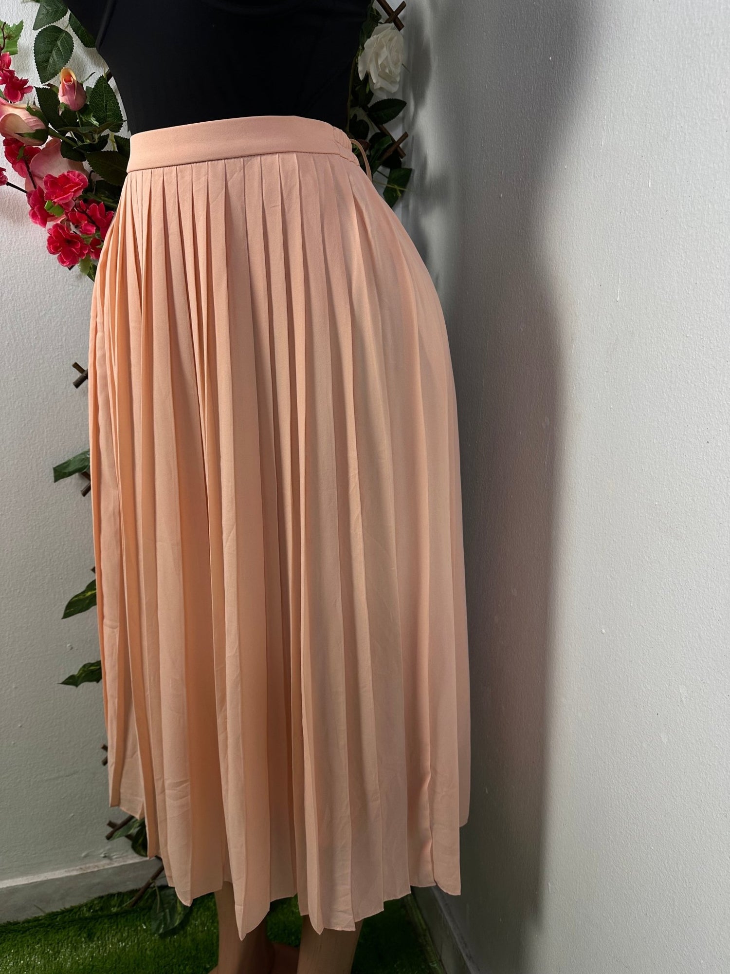Jupe plissée longue, mi longue, couleur unie plusieurs taille et diffèrent coloris - Perluna Store - kinshasa
