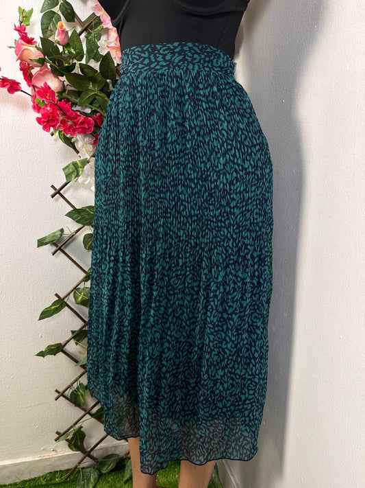 Jupe plissée mi longue couleur verte avec de point noir - Perluna Store - kinshasa