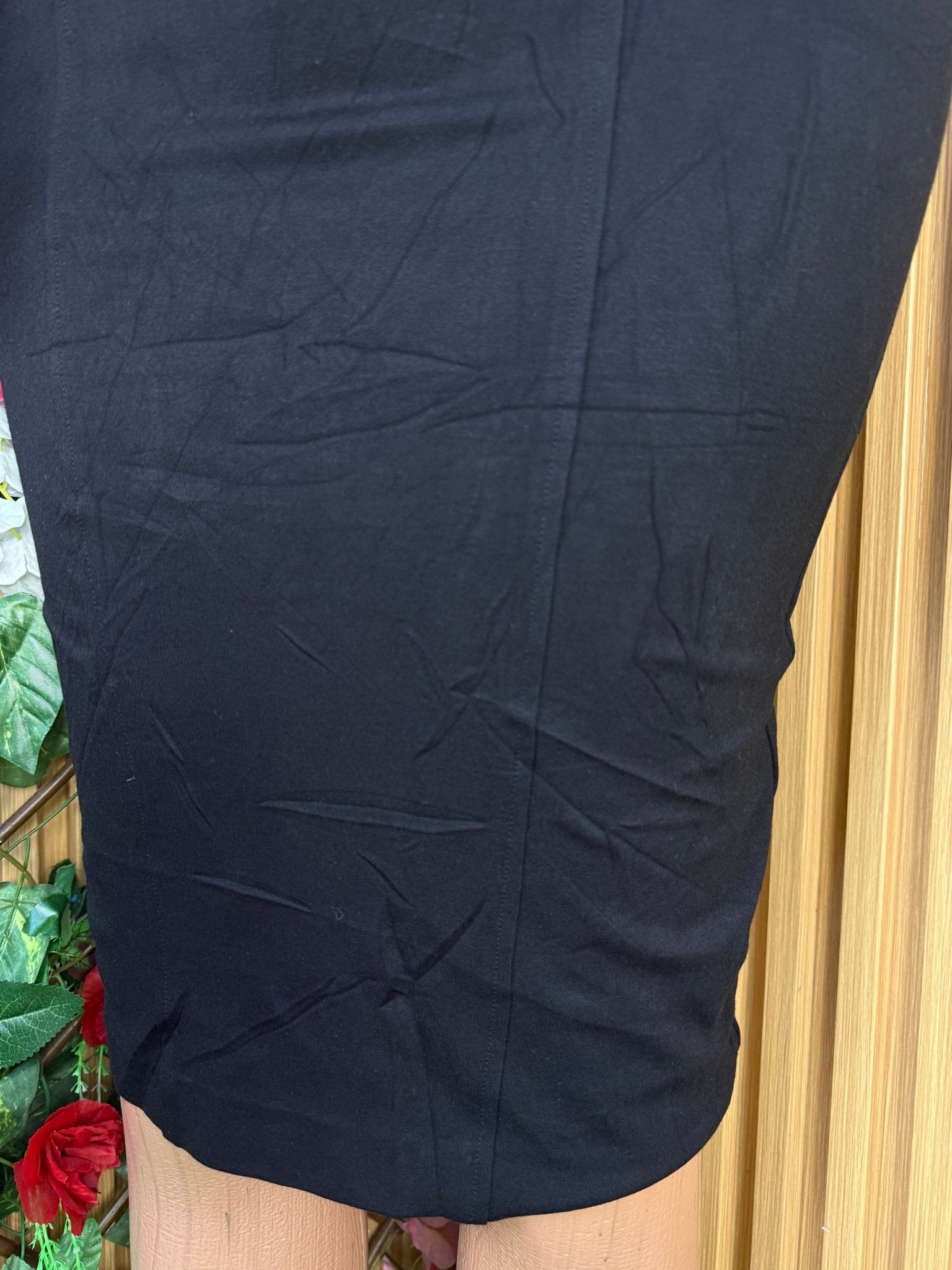 Jupe plissée moulante noir avec ligne - Perluna Store - kinshasa