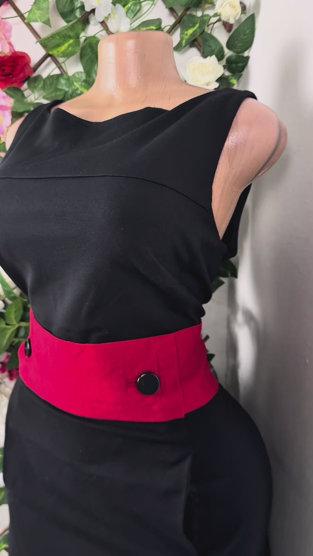 Robe moulante sans manches ceintrée-M