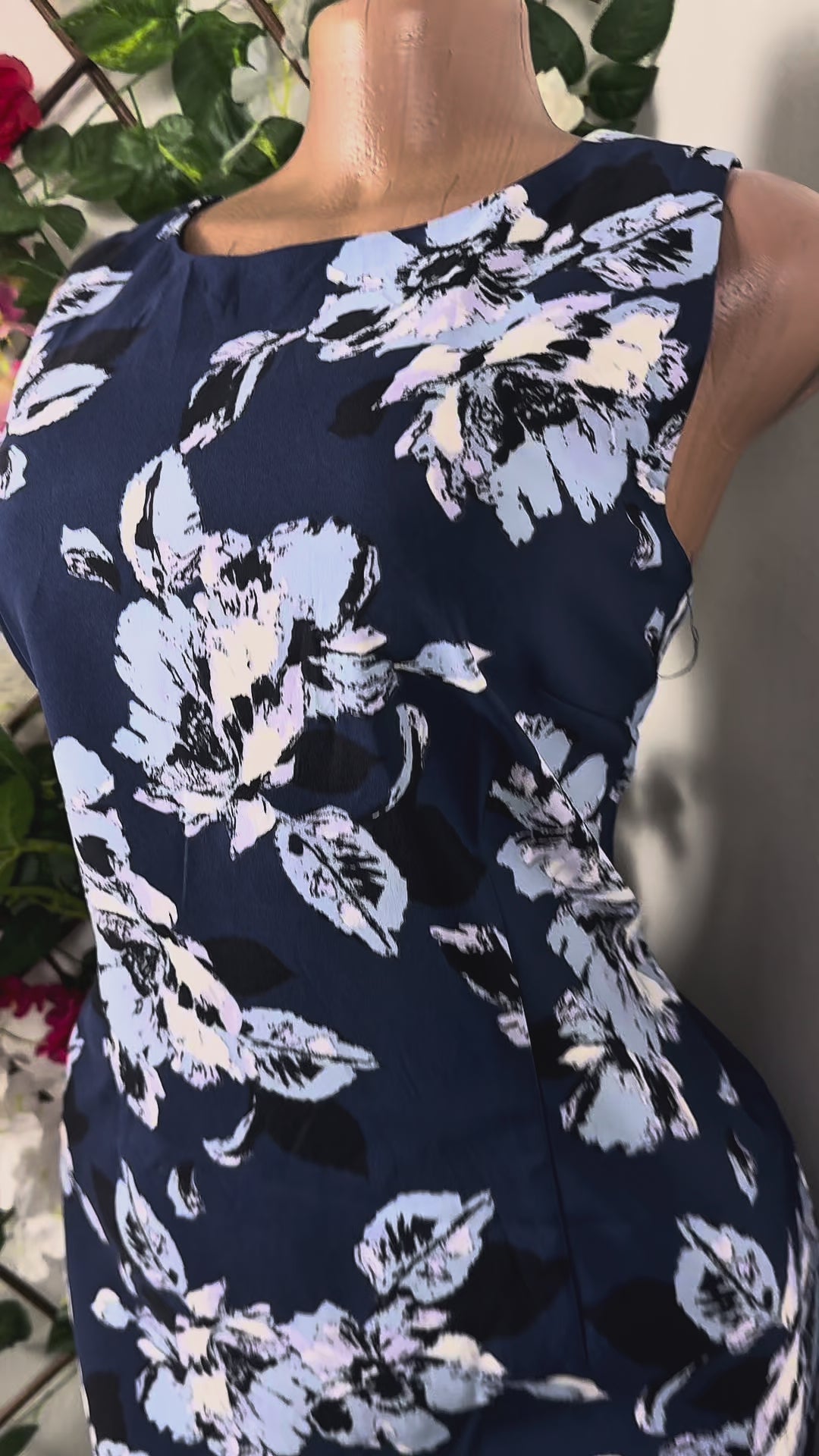Robe moulante sans manches imprimée fleurie