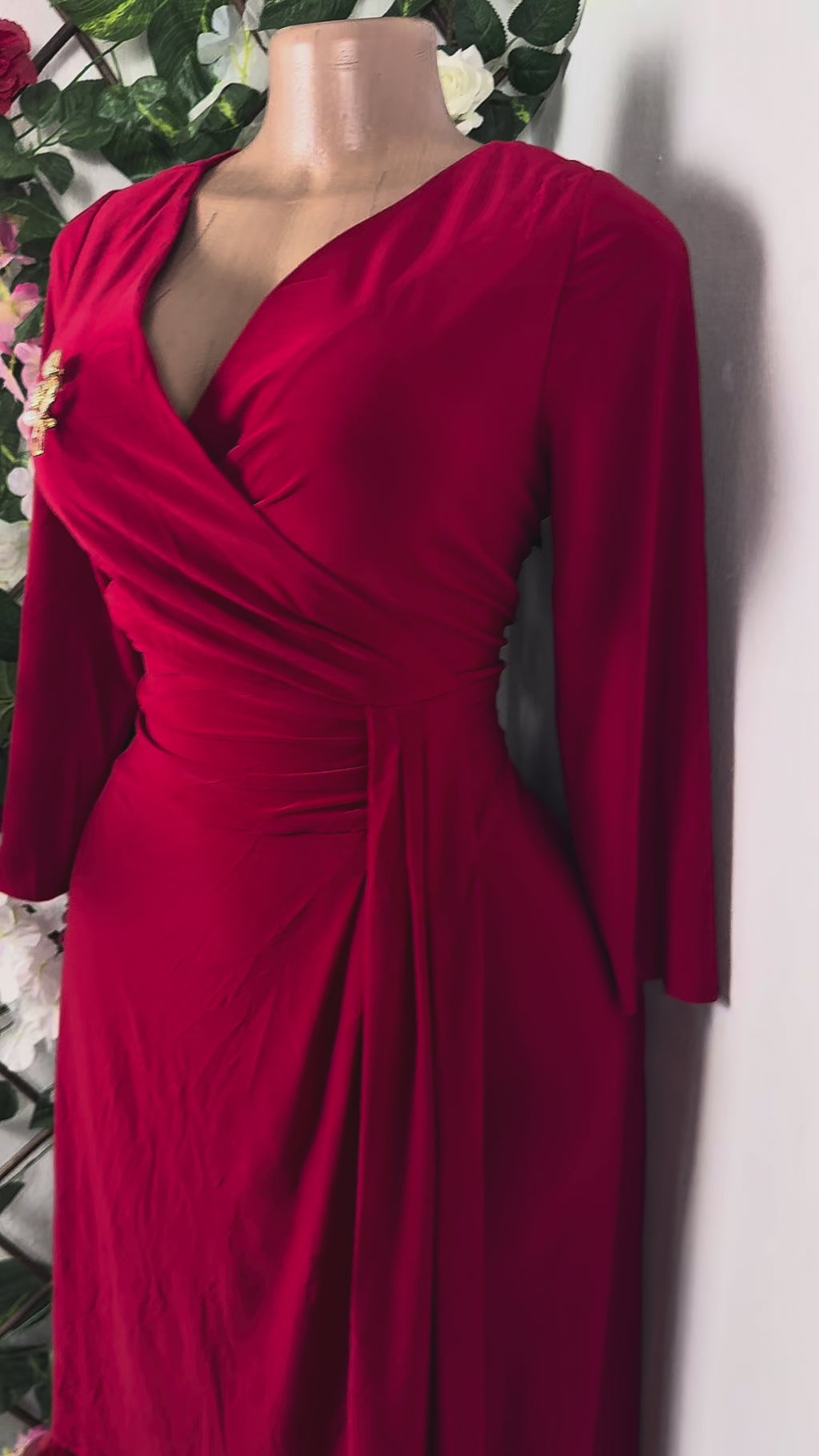 Robe évasée manches longues décollectée