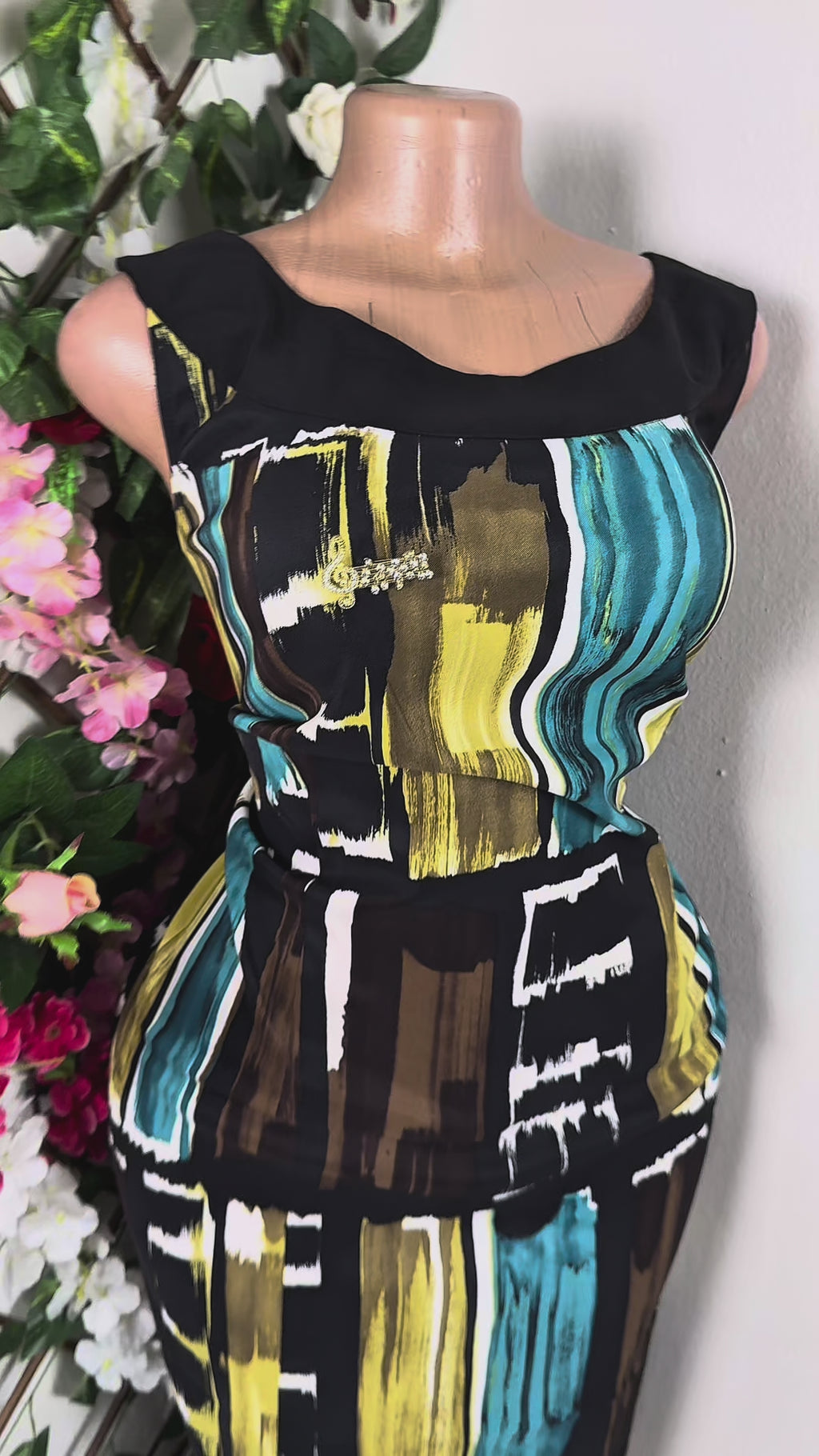 Robe moulante sans manches décollectée