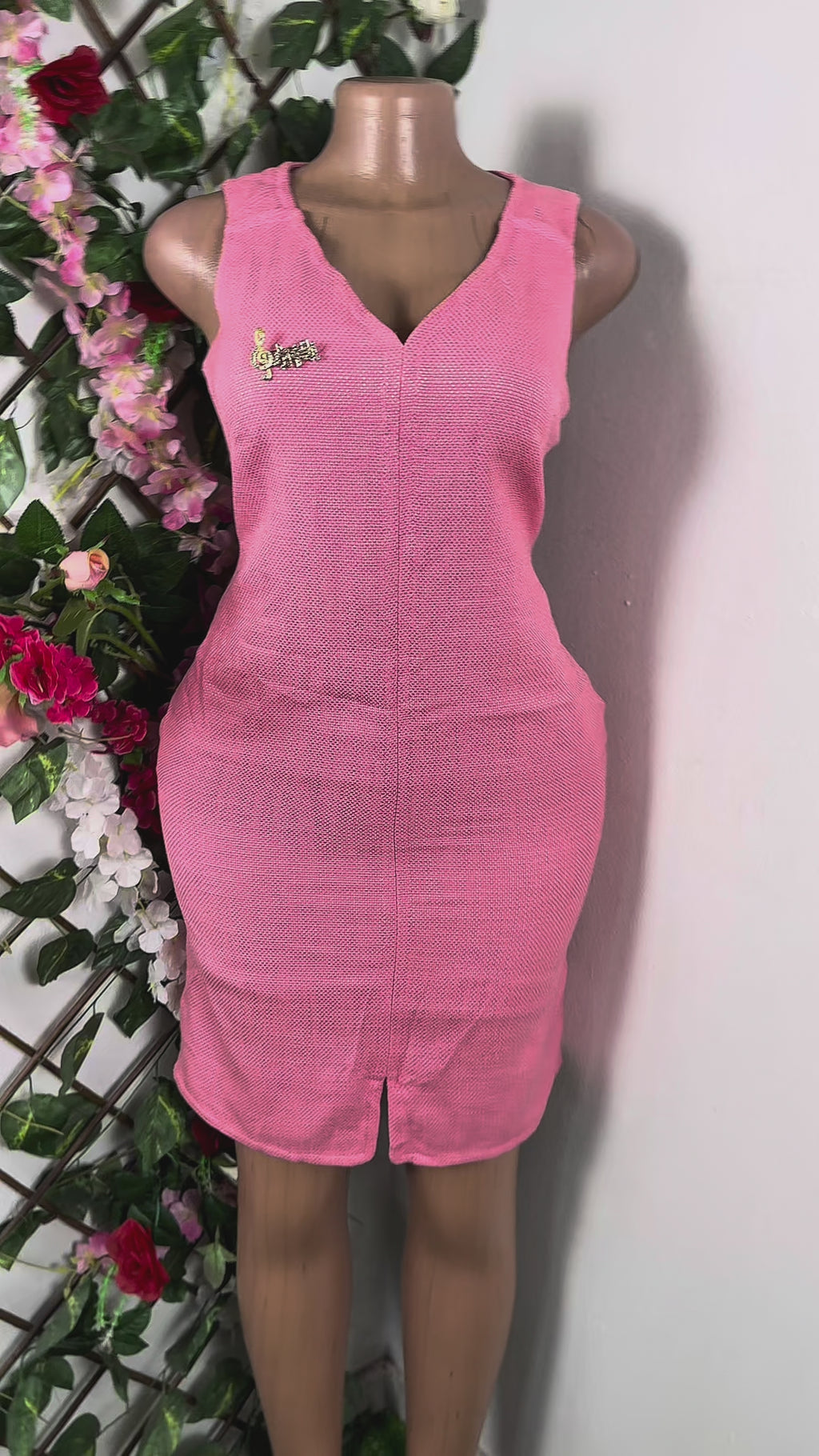 Robe moulante sans manches col V