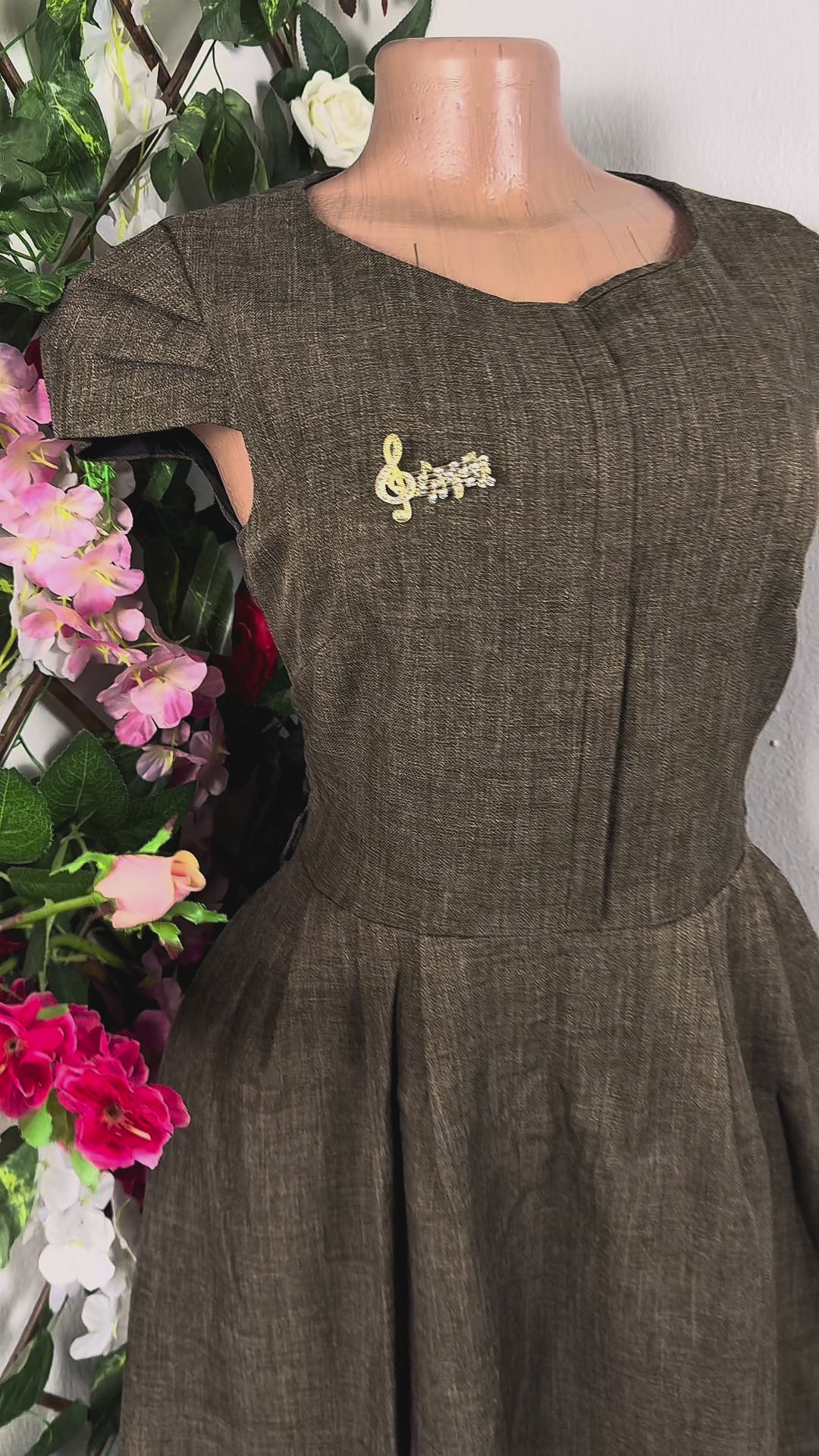 Robe évasée manches courtes décollectée