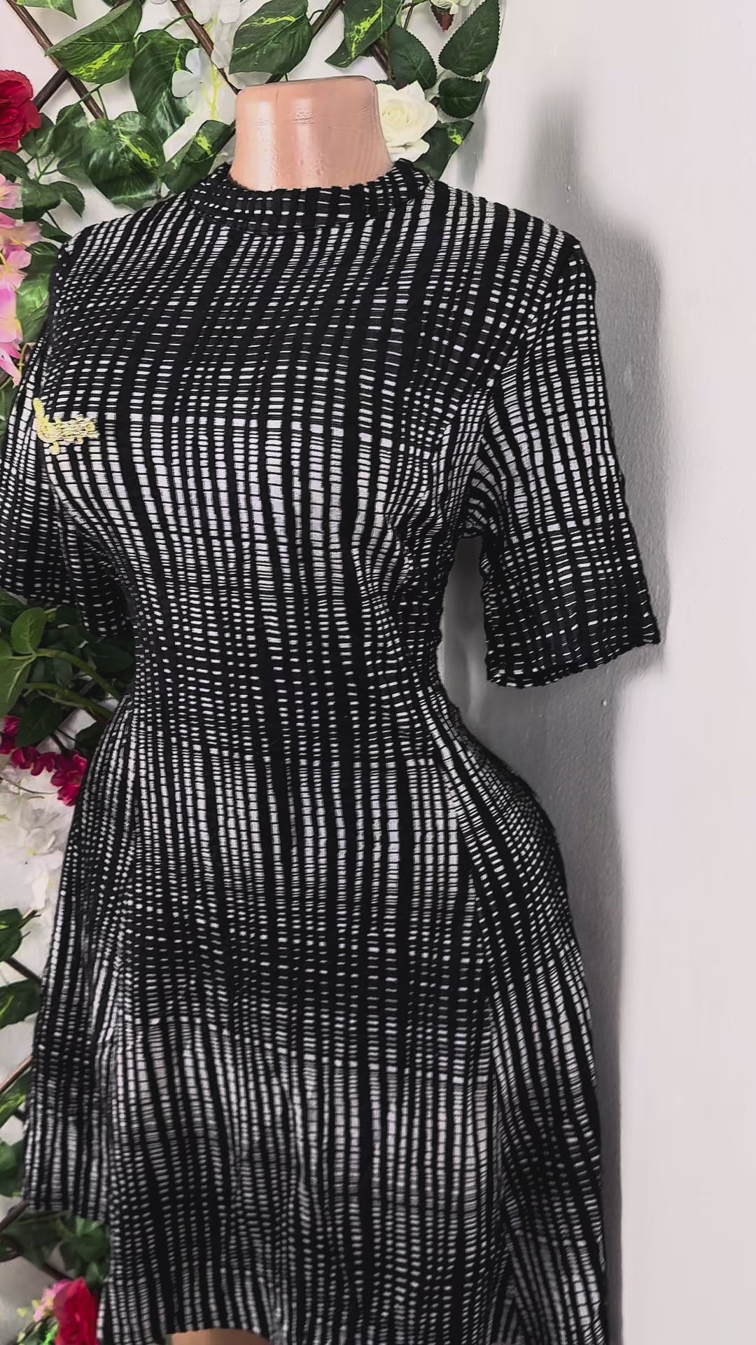 Robe évasée manches courtes drapée