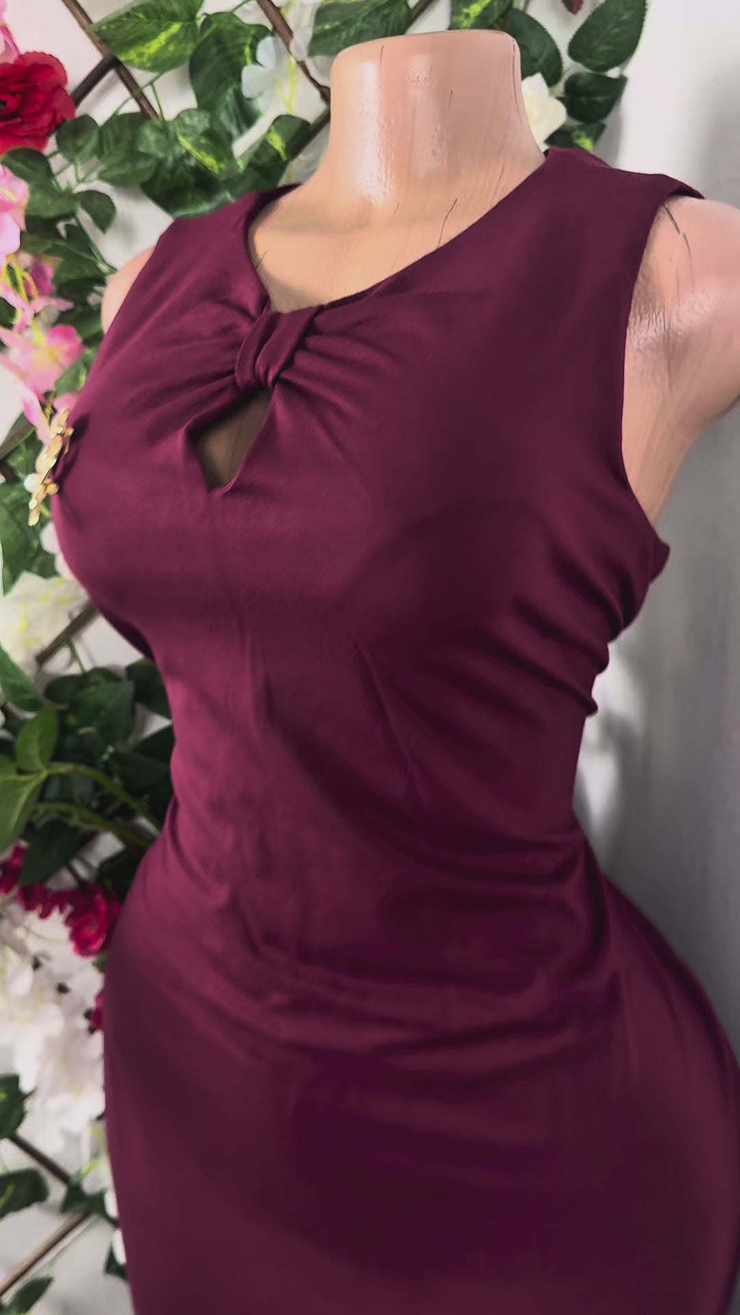 Robe moulante sans manches drapée