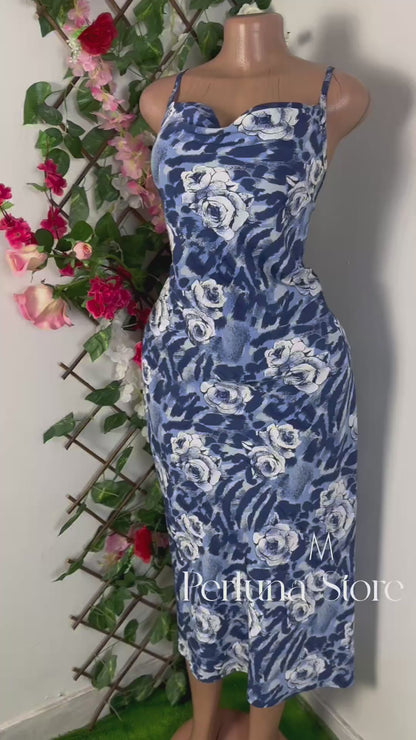 Robe décontracté longue à fine bretelle et décolleté drapé