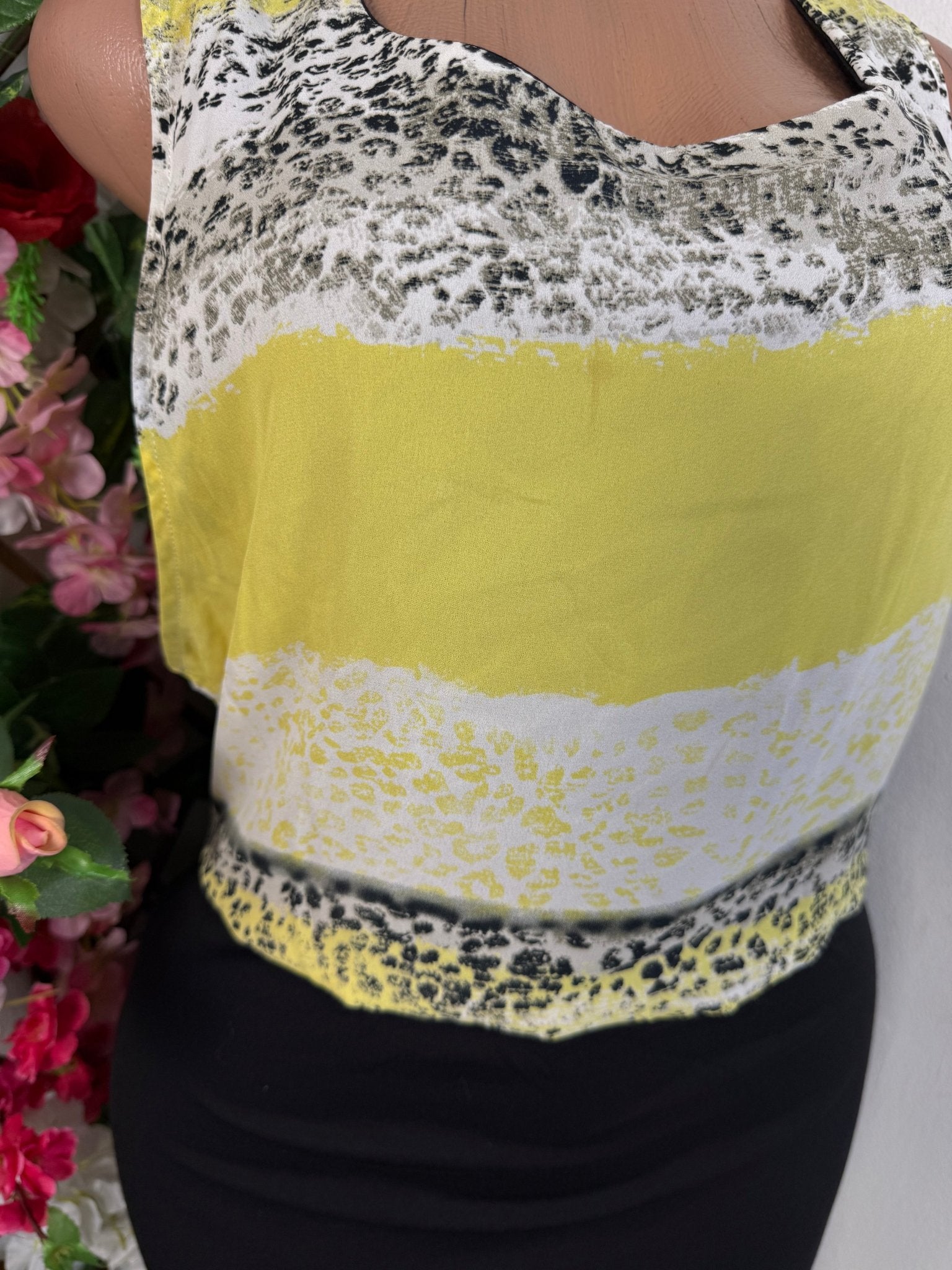 Robe courte à bretelle colle carré - Perluna Store - kinshasa