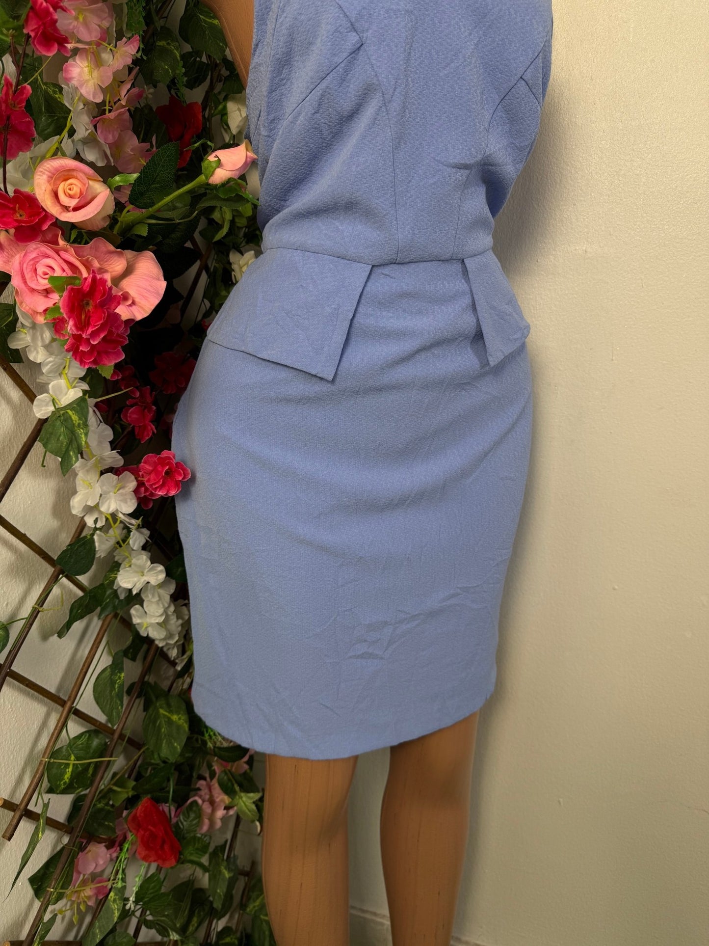 Robe courte coupe moderne sans manche - Perluna Store - kinshasa