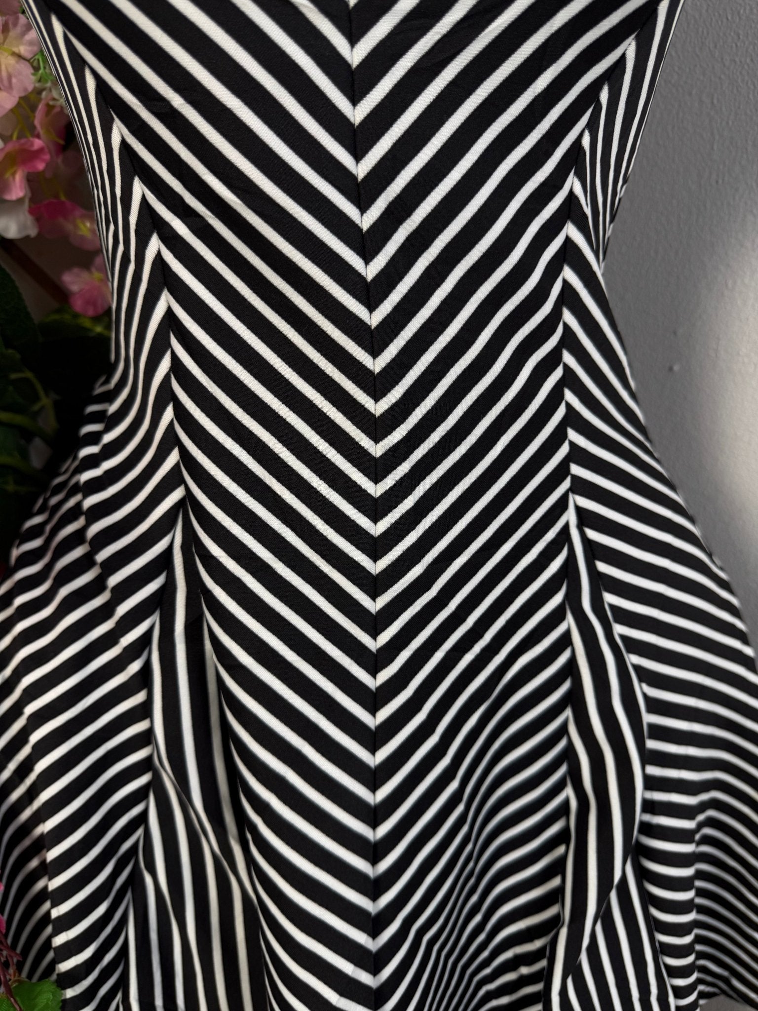Robe courte évasée sans manche  - Perluna Store - kinshasa