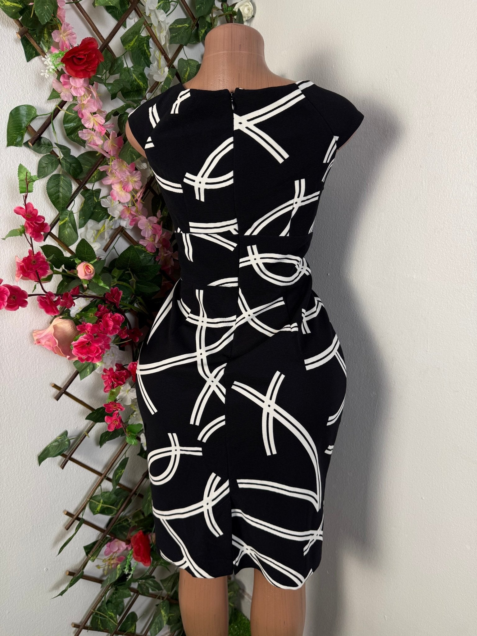 robe courte sans manche colle U - Perluna Store - kinshasa