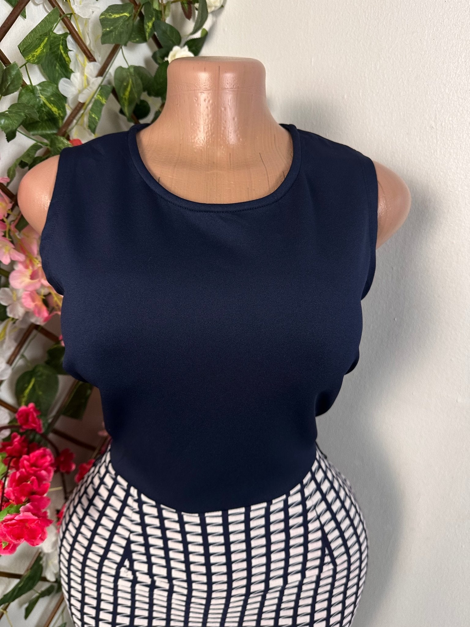 Robe crayon sans manche à colle rond - Perluna Store - kinshasa