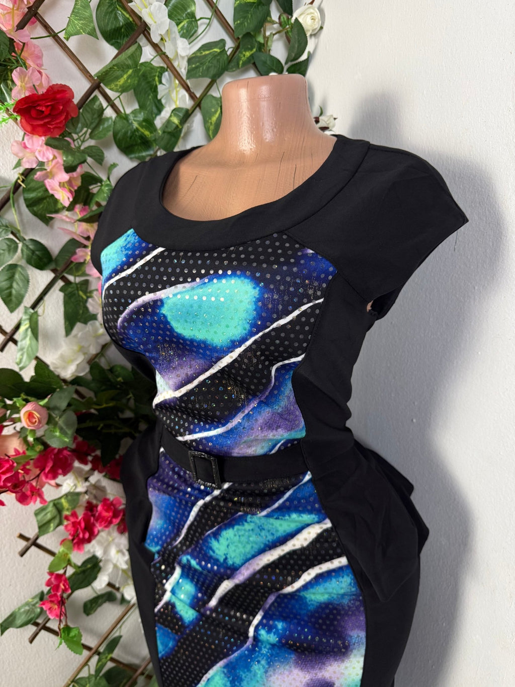 Robe crayon sans manche cintrer  - Perluna Store - kinshasa